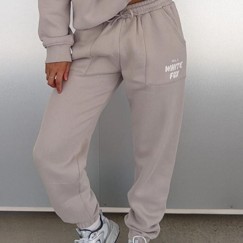 White Fox Women's Tan Joggers sweatpants XS comfy fall oversized cargo